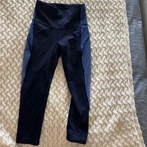 Lulu lemon fitted high waisted Capri length workout pants size 4.